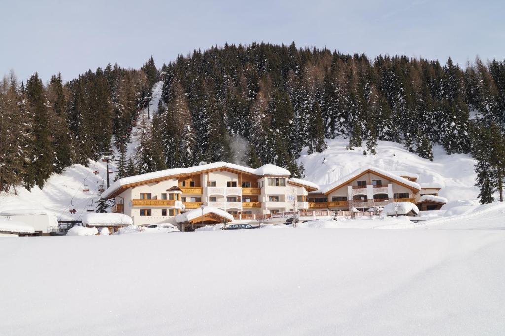 Hotel Costes Corvara In Badia Exterior foto