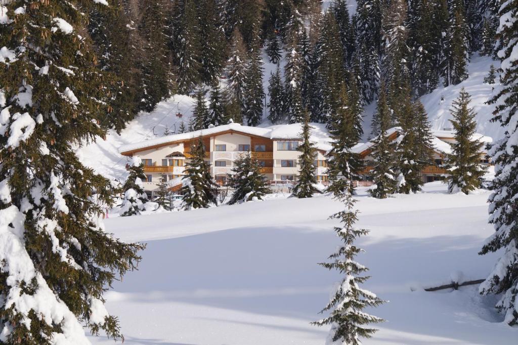 Hotel Costes Corvara In Badia Exterior foto